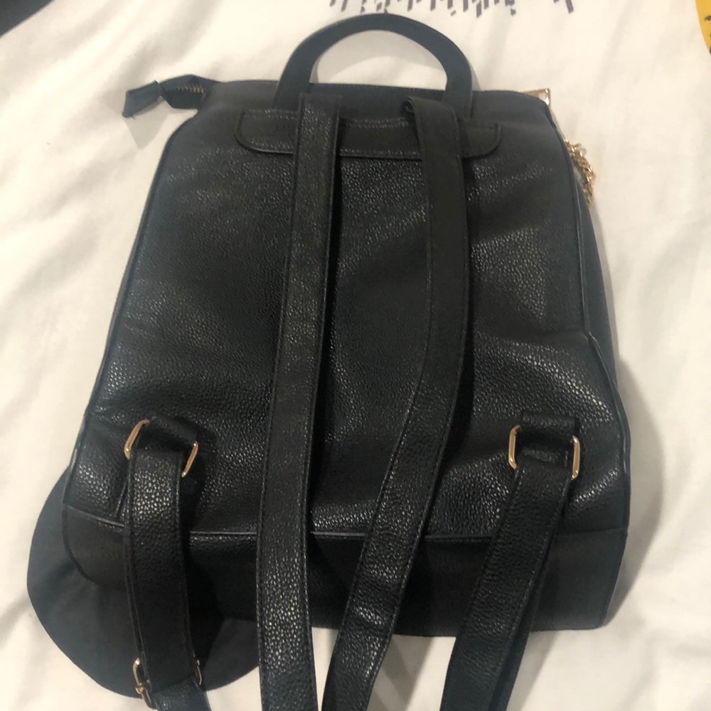 Backpack - Picture 2 of 8